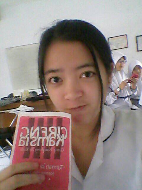 dapinut's tweet photo. bidan aja makan @Cireng_Kamsia isinya banyak bangeeeet, makyus~ http://t.co/fEiWFhtJbu