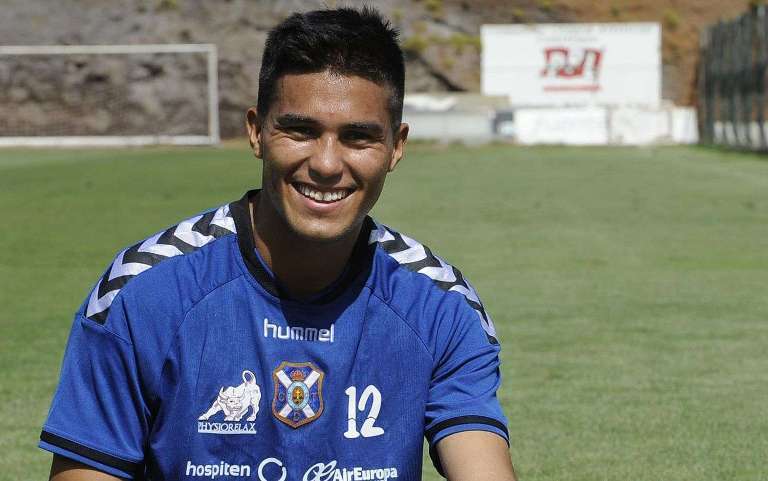 mmdeportesmx's tweet photo. El delantero mexicano Ulises Dávila vivirá una nueva aventura en Portugal.

http://t.co/f3K6mcZtYn http://t.co/s3c67fL6mU