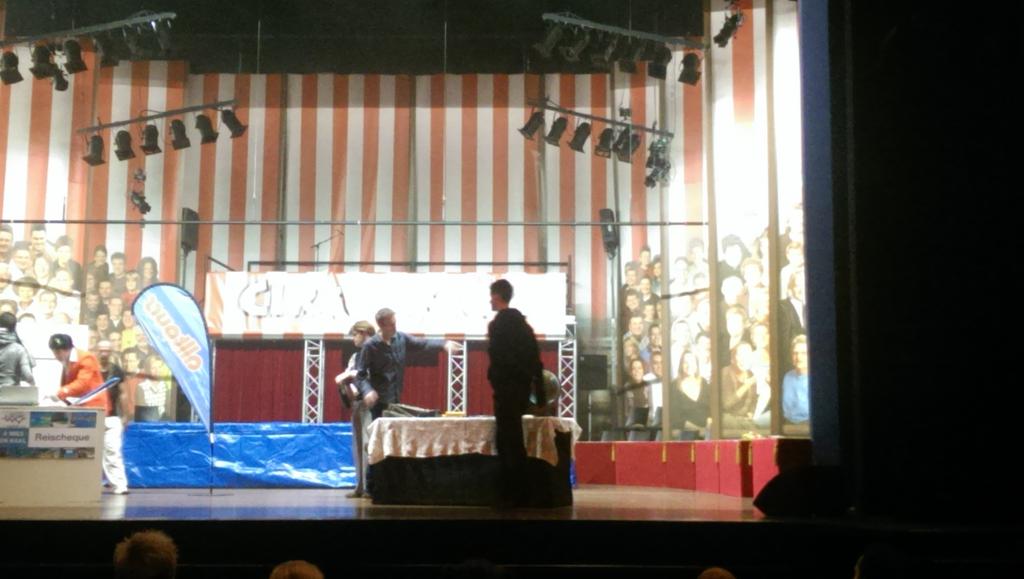 gerriepeeters65's tweet photo. Generale Repetitie circus mok!  laatste puntjes op i!  @rutten_paul @depielhaas @triorooy2015 @WouterPoels @VorstRob http://t.co/JVjYQzzNTx