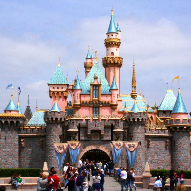 Todaysparent's tweet image. UPDATED: at least 95 cases now. Kids not vaccinated against measles urged to avoid Disneyland ow.ly/HNoWo