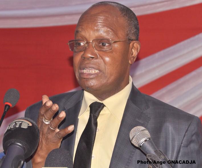 sbeebj's tweet photo. Les vœux du nouvel an du Directeur Général Camille Kpogbémabou à tout le #personnel de la #SBEE, un moment solennel. http://t.co/KmCFoGRQIG