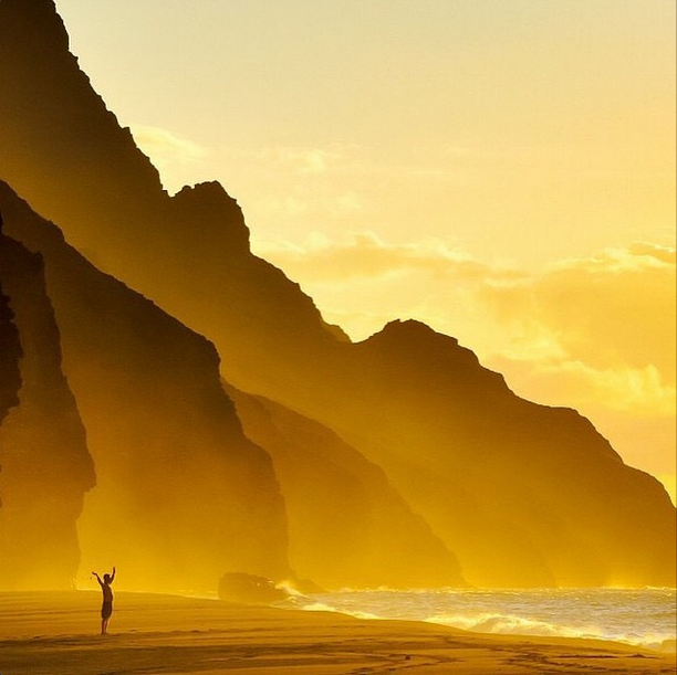 EarthPix's tweet photo. Beautiful Sunset, Kauai, Hawaii 
Photo by Ludo Koos http://t.co/vbonaPv5QJ