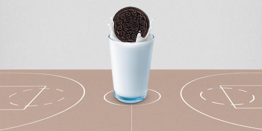 Oreo's tweet photo. May we suggest something sweeter to do on a basketball court? #JustDunkIt http://t.co/HWTK80AO3B