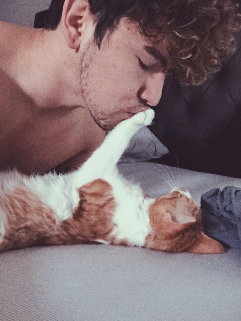 IMAGINES_of_O2L's tweet photo. #ImagineO2L #imagine Watching JC play with his kitten and he tries to kiss her
You: *giggles* She knows you're mine. http://t.co/W99fwXnLE6