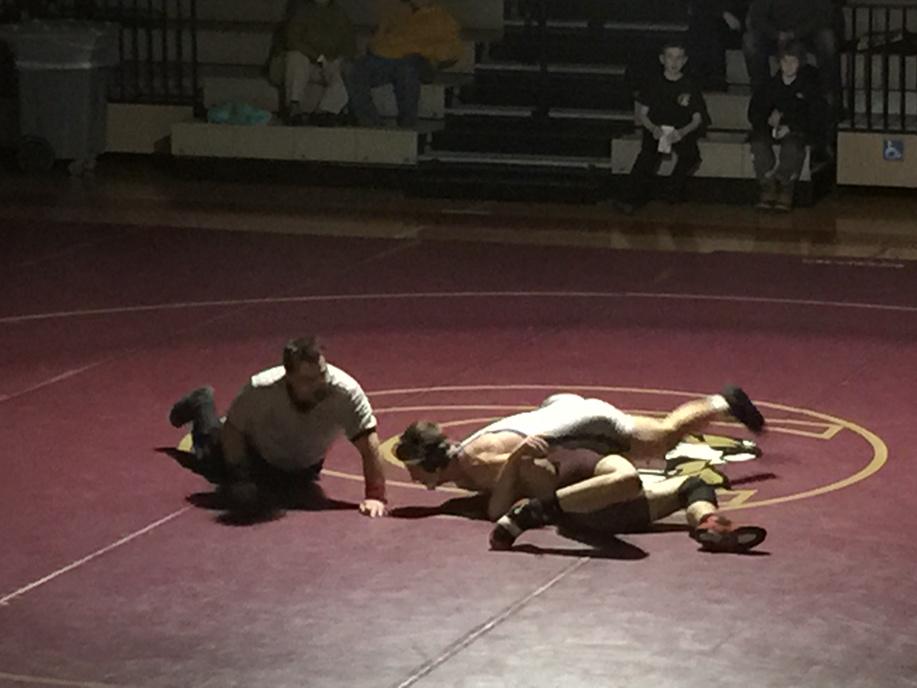 EaganWrestling's tweet image. Pin fall for Dubbels! Score 22-6 #hardwork