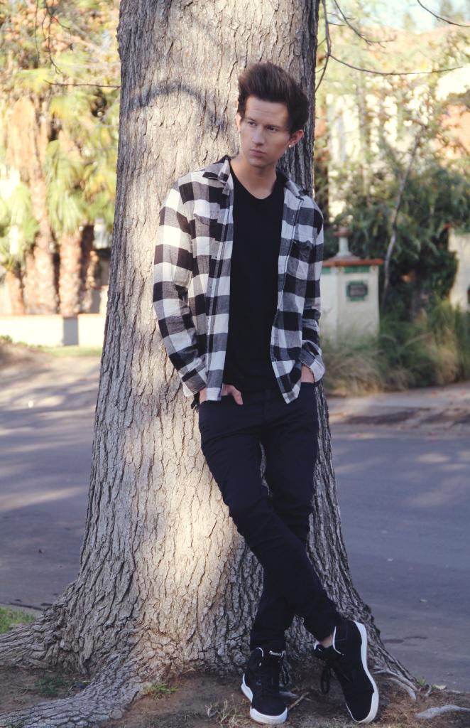 IMAGINES_of_O2L's tweet photo. #ImagineO2L #imagine Ricky waiting for you and a girl tries to flirt with him.
Ricky: I'm waiting for my girlfriend. http://t.co/4445QaUptK