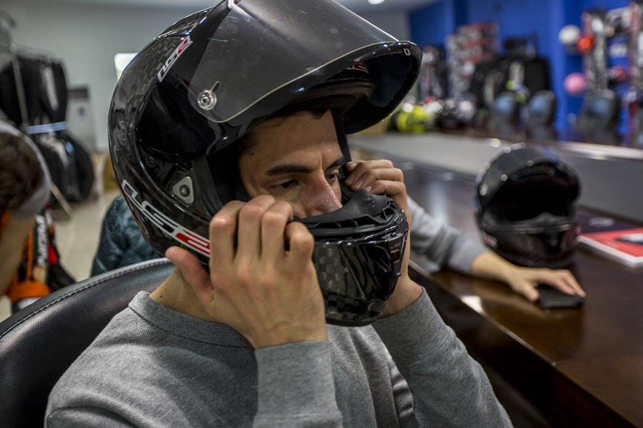 Pronti per una nuova carrellata di foto?
#ls2protectingdreams <a href="/LS2Official/">LS2 Helmets Official</a> <a href="/simonecorsi/">Simone Corsi</a> testa il nuovo #LS2Arrow