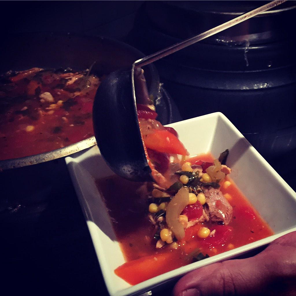 WhiteOakKitchen's tweet photo. Come enjoy a hot bowl of chicken tortilla soup on this cold rainy night! #houstongalleria#soup#lovewhiteoak http://t.co/rFSzamhqDJ