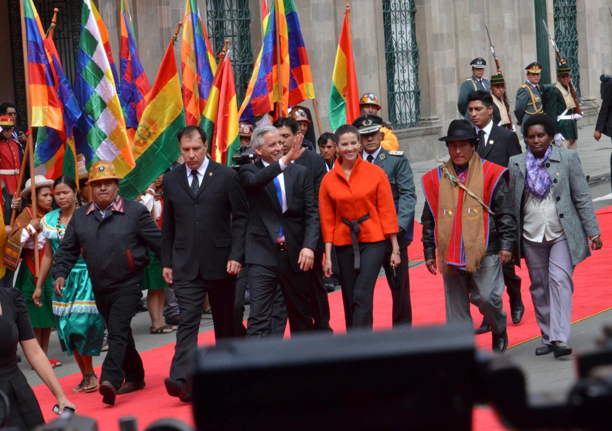 LaRazon_Bolivia's tweet photo. [Fotogalería] Instantáneas de la posesión presidencial de Evo Morales -> http://t.co/VPFWNE7l7e http://t.co/VxcDFrOVom