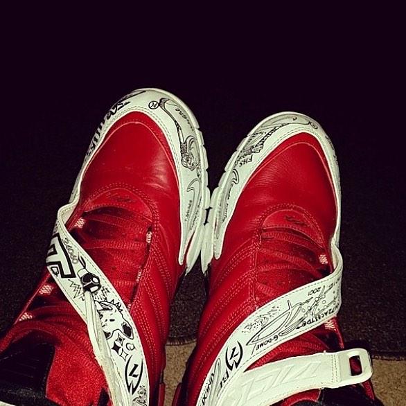 Mar_AlwayzFresh's tweet photo. These gotta drop in 2015... "@MikeVick: Laser type of night! #V7 http://t.co/f0r42n4QWg"