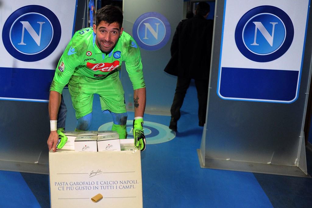 sscnapoli's tweet photo. A fine partita Mariano #Andujar offre @pastagarofalo agli avversari #NapoliUdinese #PastaGarofalo http://t.co/1IqhtbSqOX