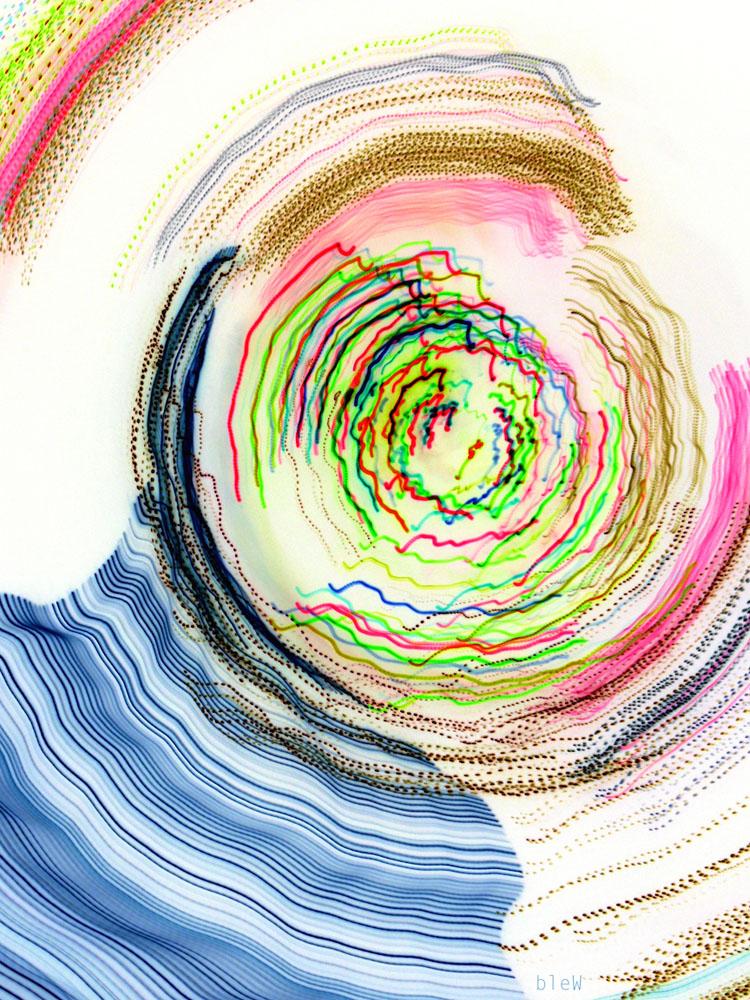 bleWeb's tweet photo. #JeanPaulGaultier #inspiration #avantgarde #creations #abstractphotography #lightpainting #lightsinmotion #perfume http://t.co/XnLoTQEvKx