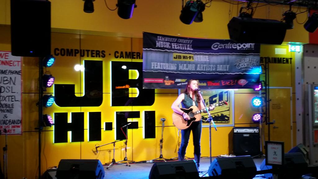 @HarmonyJamesCM onstage <a href="/JBTamworth/">JB Hi-Fi Tamworth</a> what an amazing voice, very talented lady thankyou so much for coming to visit.