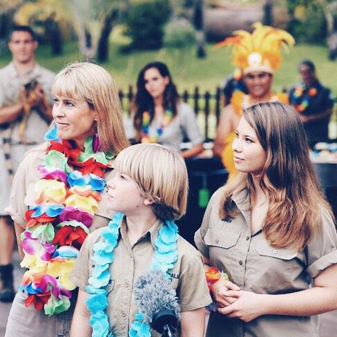BindiIrwin's tweet photo. Loving the island days @AustraliaZoo 🌸🍃 http://t.co/D4fRP2FDtA