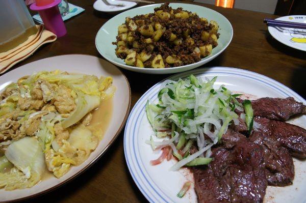 akimailcom1's tweet photo. 昨日の晩ごはん。
実家はデブるわ。 http://t.co/myBzISaoHv