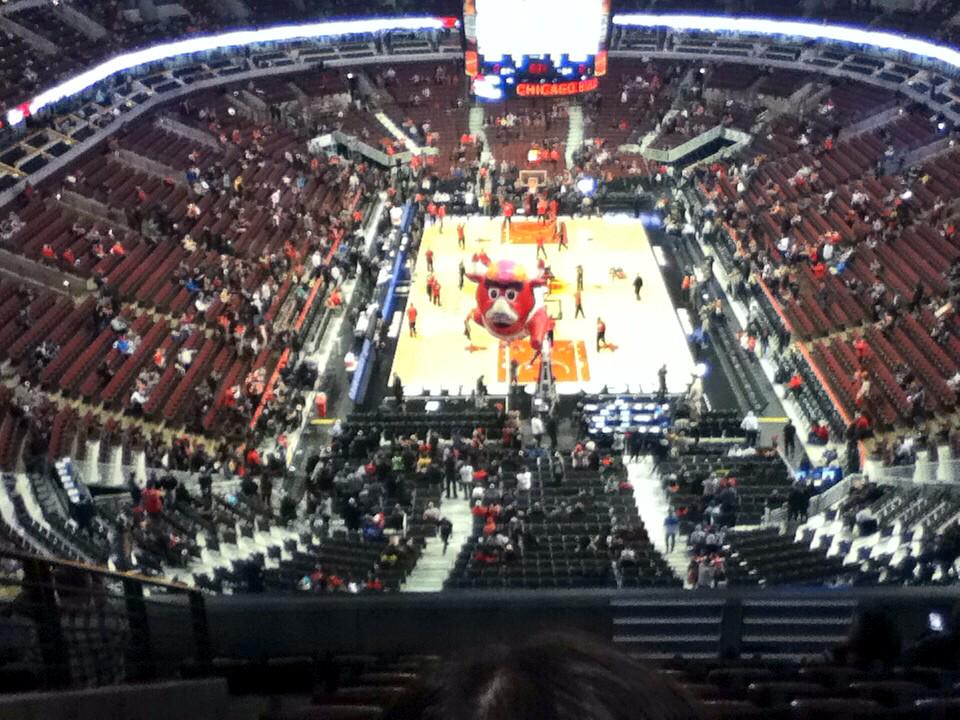 whitmore_ethan's tweet photo. At United Center!!!!!for some basketball!!!🏀🏀🏀🏀🏀🏀🏀🏀🏀😎😎😎😎😎😎😃😃😃😃😃 http://t.co/SItU8diBNk