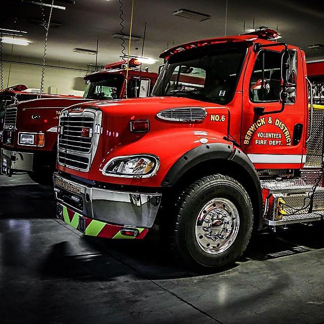 AFireStation's tweet photo. Found this cool photo, not mine #firetruck #tanker #berwickfire #firestation #freightliner #mack #volunteer #mich... http://t.co/b9ZbFhwpuL