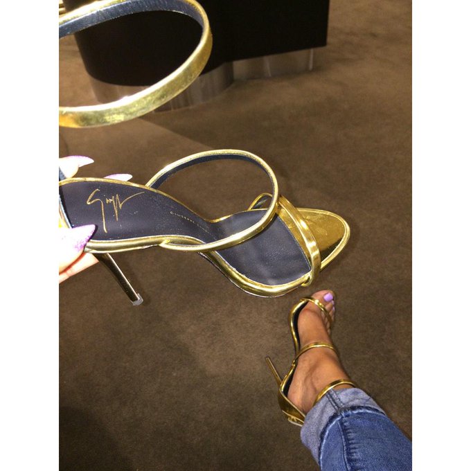 I had to buy them 🔥🙌 #GiuseppeZanotti #lovemylife http://t.co/CVGmV6vVNN<a href="/tag/giuseppezanotti"class="tags">#GiuseppeZanotti</a><a href="/tag/lovemylife"class="tags">#lovemylife</a>