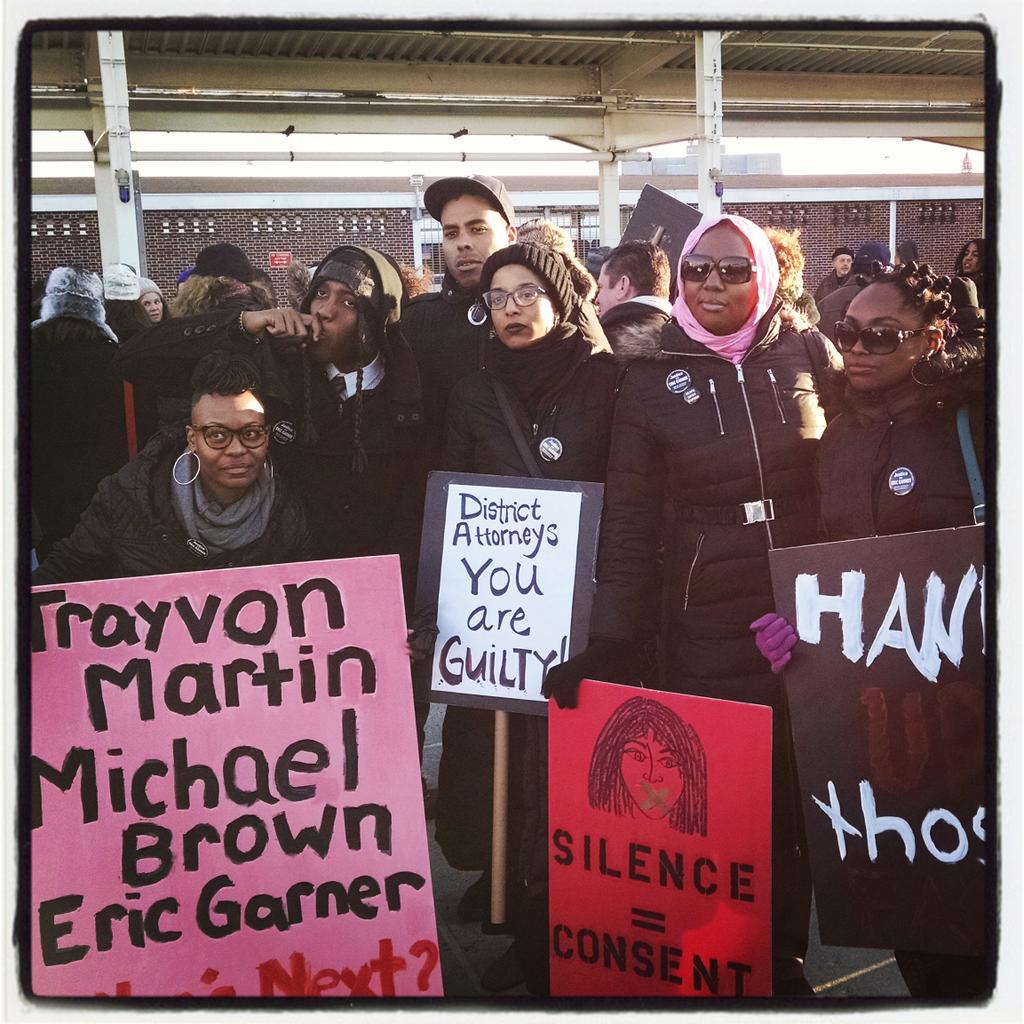 alaa2325's tweet photo. Fierce! #publicdefendersprotest #lawyersmarch #blacklivesmatter #ericgarner #ReclaimMLK http://t.co/aAFqQz9dCr