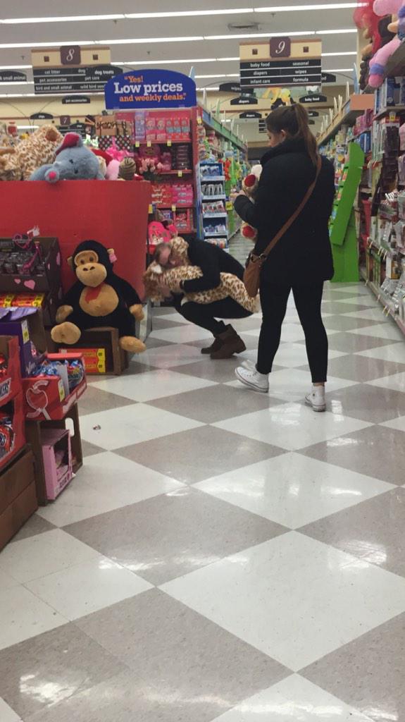 MAB_Memphis3's tweet photo. When @KellyAShaw finds a stuffed animal giraffe at the store http://t.co/c3ykdcfsDt