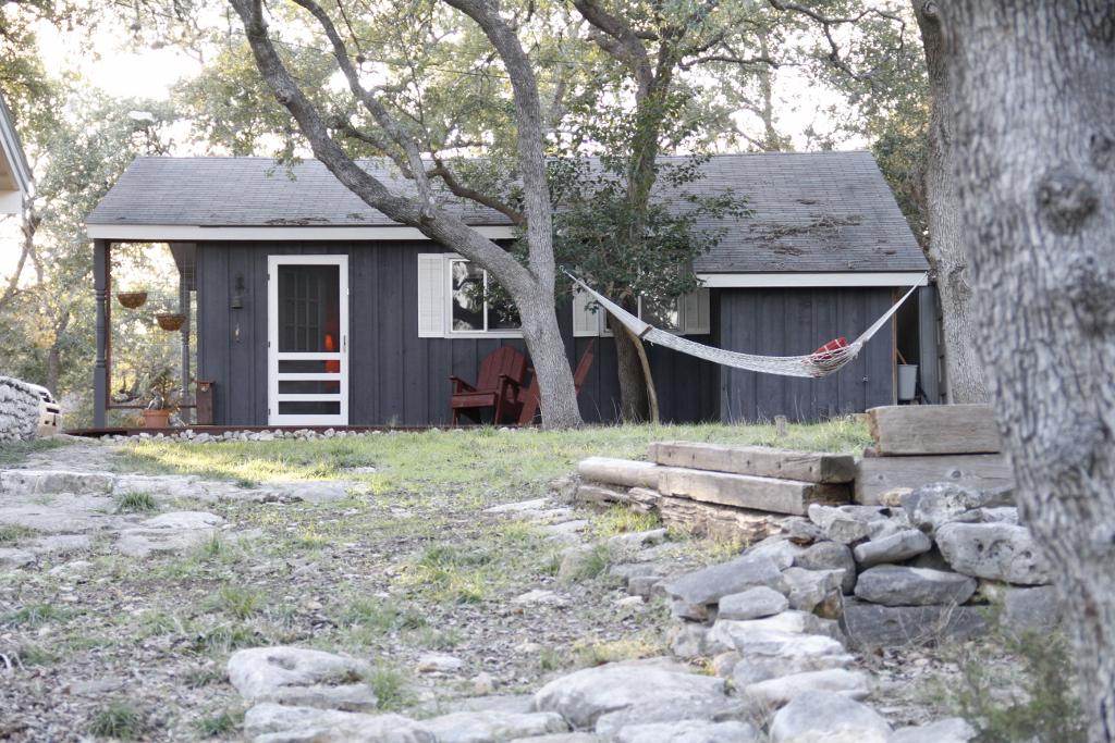 Mags_Benson's tweet photo. “@codyraygeorge: Charming home for sale in Wimberley, TX $265K http://t.co/km8mbPZjR3” @ericjbenson can this be our Texas home?!
