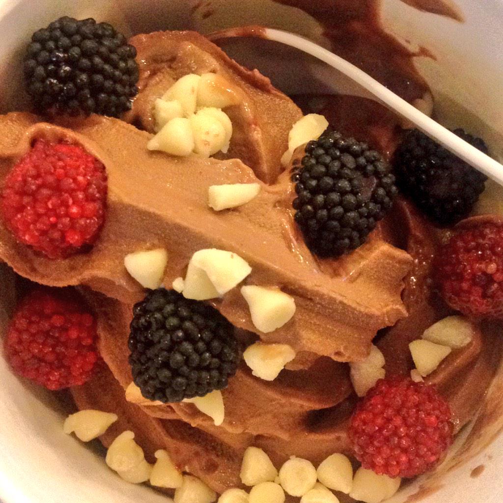 DarthWadera's tweet photo. #Belgian #Chocolate #WhiteChips #BerryBites #WinterLove http://t.co/QU5ZsA5QJx