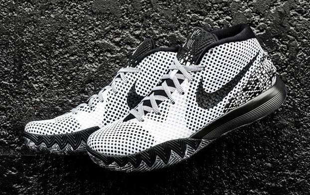 LadySneakers's tweet photo. #Nike creates a sneaker that celebrates athletes and coaches who positively impact their community #Sneakerhead http://t.co/2gd20Yjknu