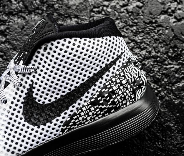 LadySneakers's tweet photo. #Nike creates a sneaker that celebrates athletes and coaches who positively impact their community #Sneakerhead http://t.co/2gd20Yjknu