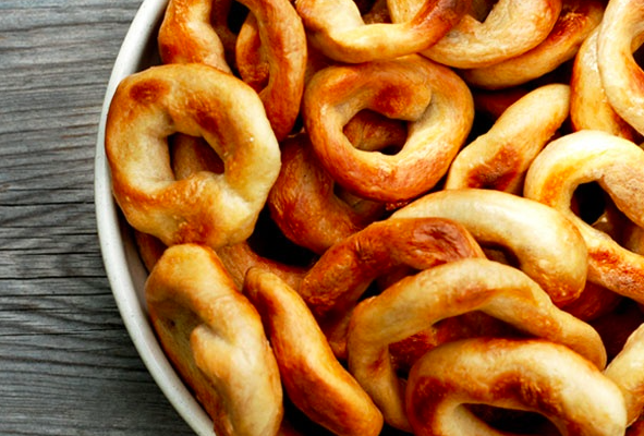 whyinitaly's tweet photo. #Taralli: an easy to make, #Italian, #vegan recipe. http://t.co/2rLnDxmURA http://t.co/Es207NQSVv
