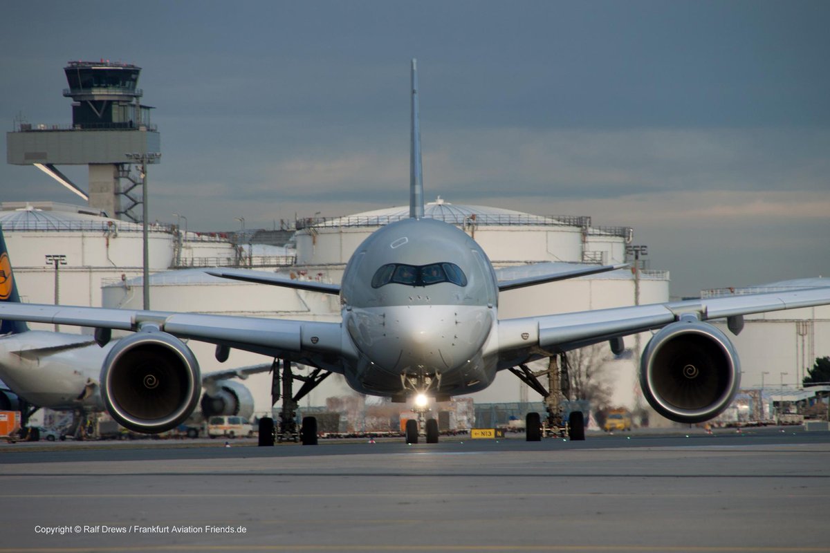FRAviationFrien's tweet photo. Qatar Airways today started its first scheduled Airbus A350 service on its Doha-Frankfurt routing. http://t.co/rQtCxiqTP0