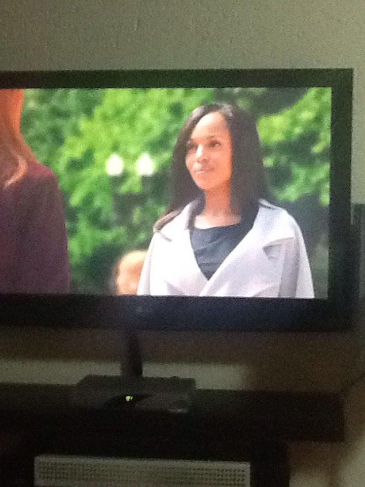 dumi's tweet photo. Welcome back Olivia Pope!the Fixer is finally back http://t.co/qHfylohWBQ