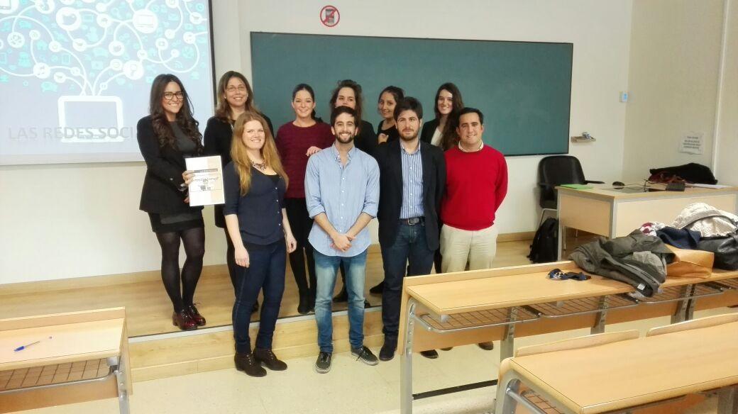 DcomercialUS's tweet photo. Hoy hemos expuesto el último trabajo de los redes sociales como una fuerte herramienta para las empresas http://t.co/mwGAozr332