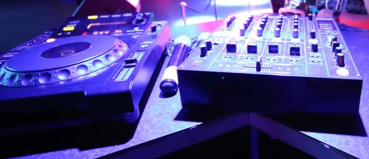 discover_PR's tweet photo. It's time to dance with DJs mixing the best party music at Plaza de Armas. #SanSe2015 http://t.co/FR09jTzkOJ