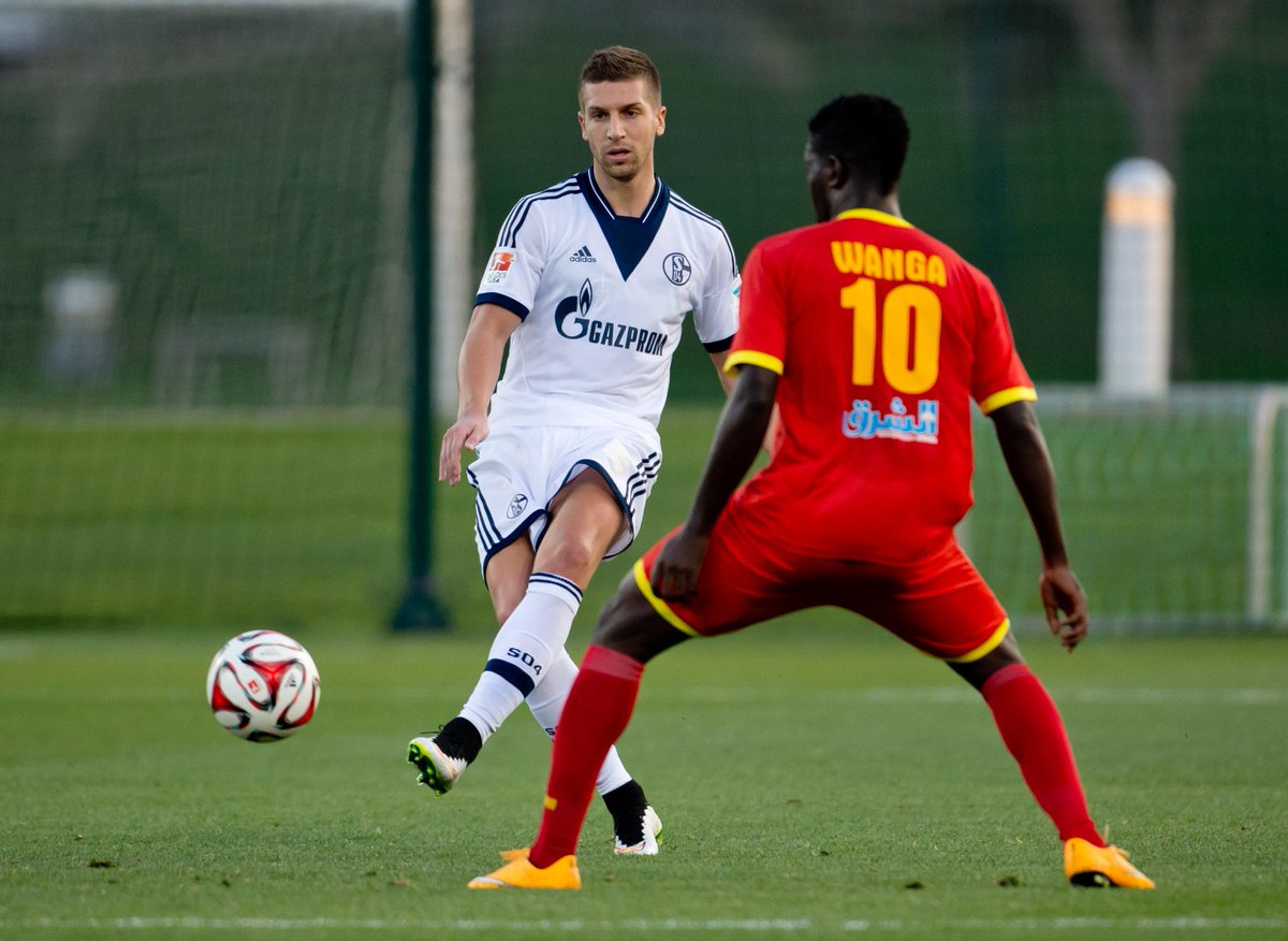 RN_S04's tweet photo. Hier kommen die Bilder des #Schalke-r Testspiels gegen #ElMerrikh in #Doha: http://t.co/Akg7j6fSW5 http://t.co/H2wdumseK9