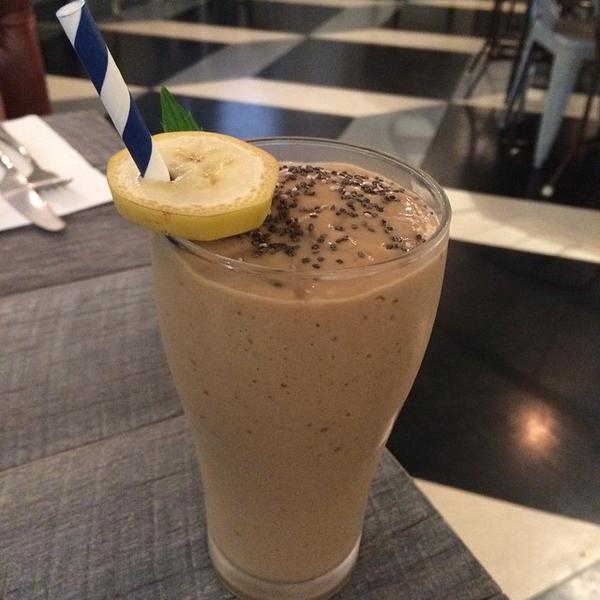 puorilife's tweet photo. Another #healthycheat via @mackay_chad:Smoothie with Avo, Cocoa, Banana, Dates and Coco...what's yours? #health. http://t.co/bFCPopZaT1