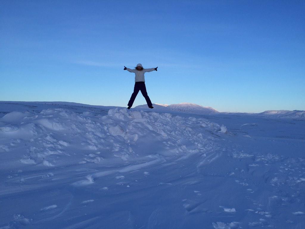 Sleman_Chops's tweet photo. Playing in the snow! #JumpingNotJumping http://t.co/Bz65mE4MCH