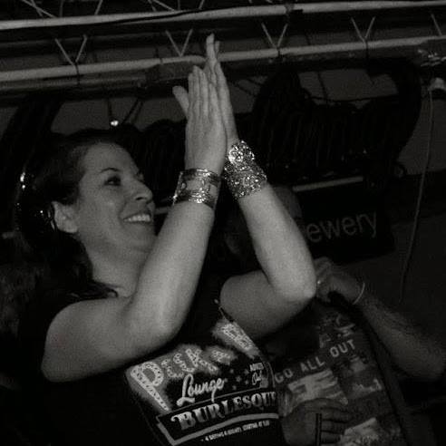 dochilihe's tweet photo. #Techno #TechnoHouse #DJane #Girlsliketechno #NoSyncButton #HouseMusic #FloridaDJs #NewBestEDM #FullyLoaded http://t.co/KHnErQx90x