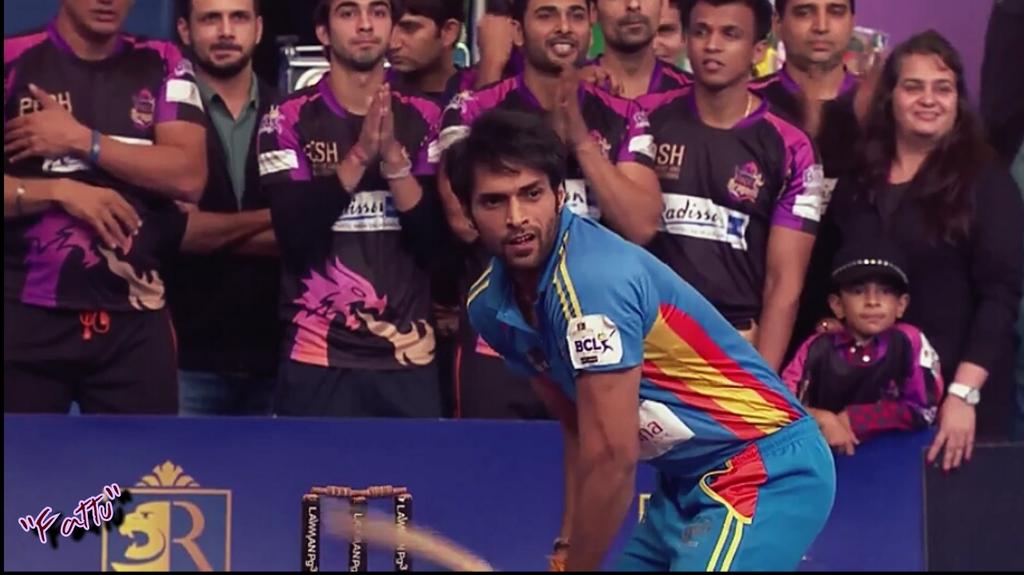 Fattu_93's tweet photo. Wh3n oUr @ShaleenMalhotra Is OnDa Pitxh....Sbki Hawa Tight thi Boss....!!👍👍👍 #Batzman #Captain #DaTru3SportzMan LuVu❤ http://t.co/qpMCioy923