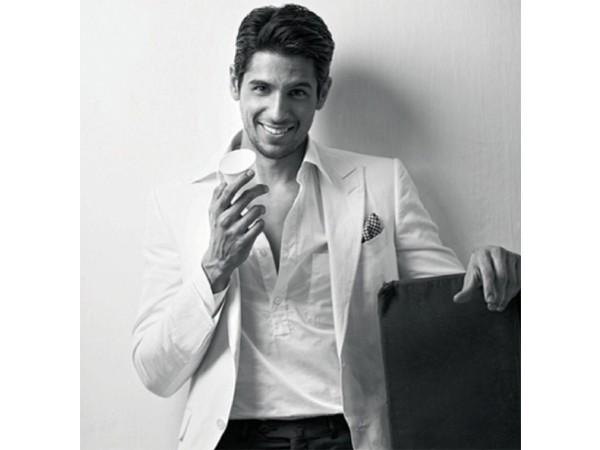 Happy Birthday Siddharth Malhotra Partyyyyy!  Right ;) 