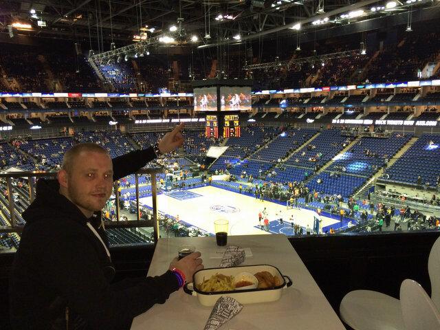 bammufc's tweet photo. At the basketball in the nba vip lounge... Free beer and free food @RyanTunnicliffe is a #boss #gettingsteaming http://t.co/6NPEpTj4PE