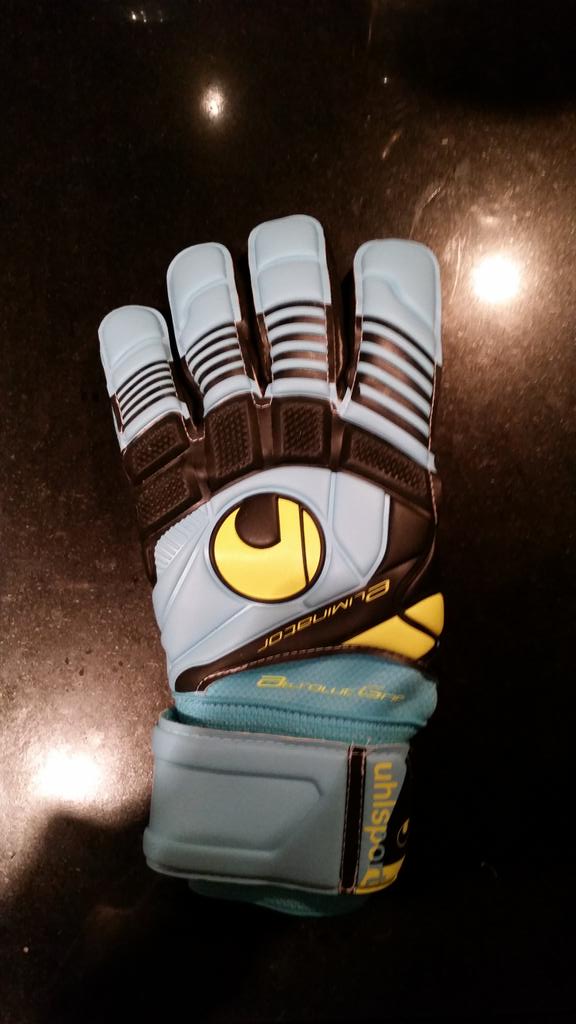 <a href="/RobinOlsen25/">Robin Olsen</a> gjorde idag landslagsdebut i vår Eliminator Ice Blue handske i 2-0 segern mot Elfenbenskusten.👍