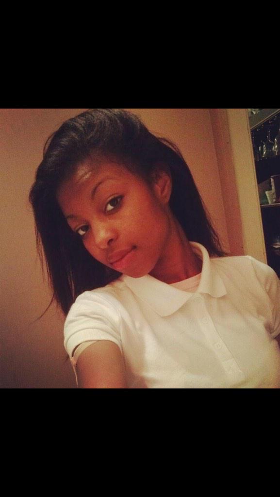 __Shalayaa's tweet photo. #tbt #thisphone😩 lol http://t.co/bYKgFn1Shl