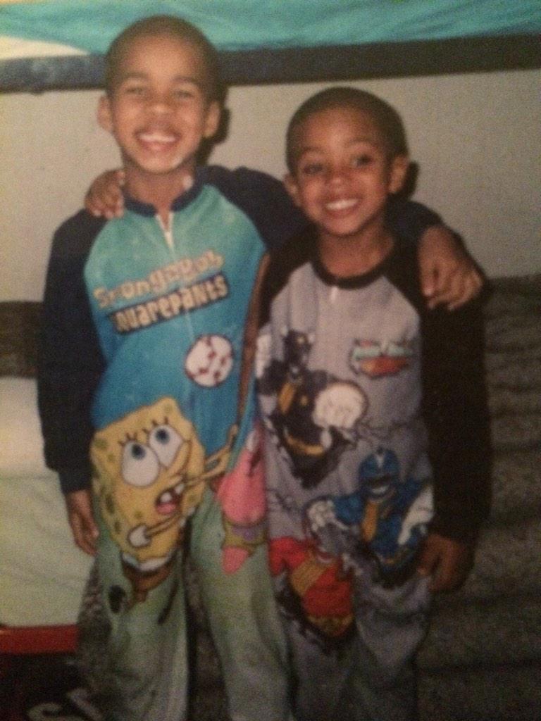 Yeahthebullcam's tweet photo. Blood don't make you my brother ✊💉🔑🔓 #Free2⃣3⃣ @realjordan_ http://t.co/JOrKpWPJuu