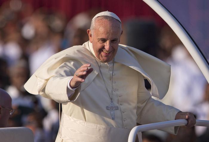 Agenzia_Ansa's tweet photo. #PapaFrancesco: "Se uno mi offende la madre gli do un pugno" #PapalVisitPH VIDEO http://t.co/qMMZBMgMwT http://t.co/LmDIMIqUdM