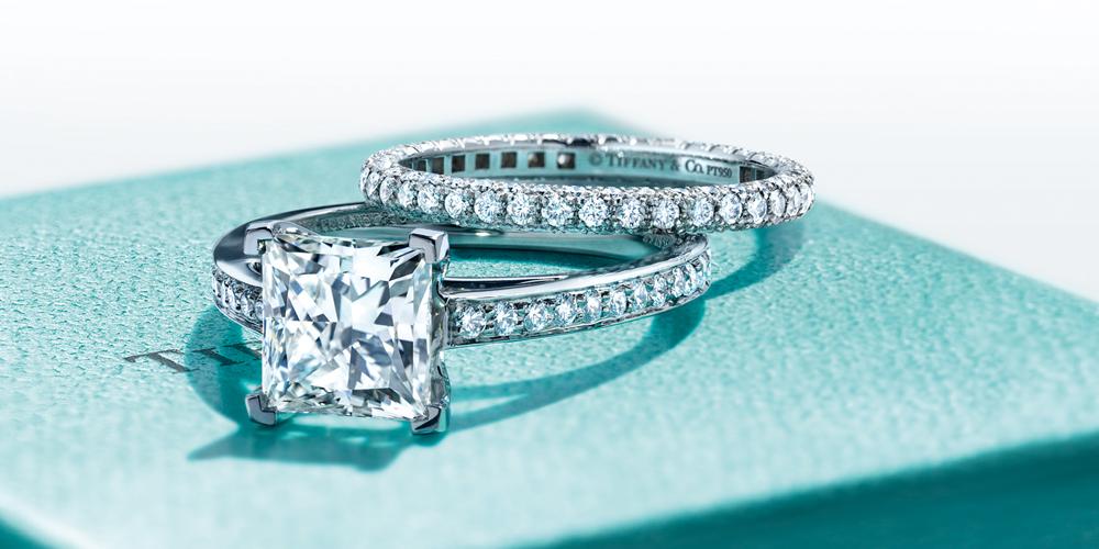 Tiffany & Co. 0.81tcw F/IF Diamond Embrace Round Halo Engagement Ring –  Catherine Trenton Jewellery