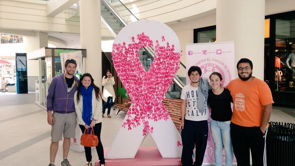 SocialMujer2015's tweet photo. Junto a unas visitas ilustres en Boulevard Marina Arauco @TemVina http://t.co/XF3LFJrR7n