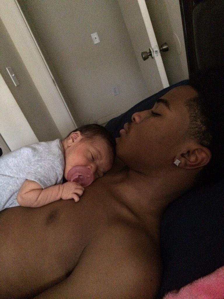 JefeTek's tweet photo. 😍😍😍💕😩😌 how they sleep! #vanecia http://t.co/UD3bR0tWEW