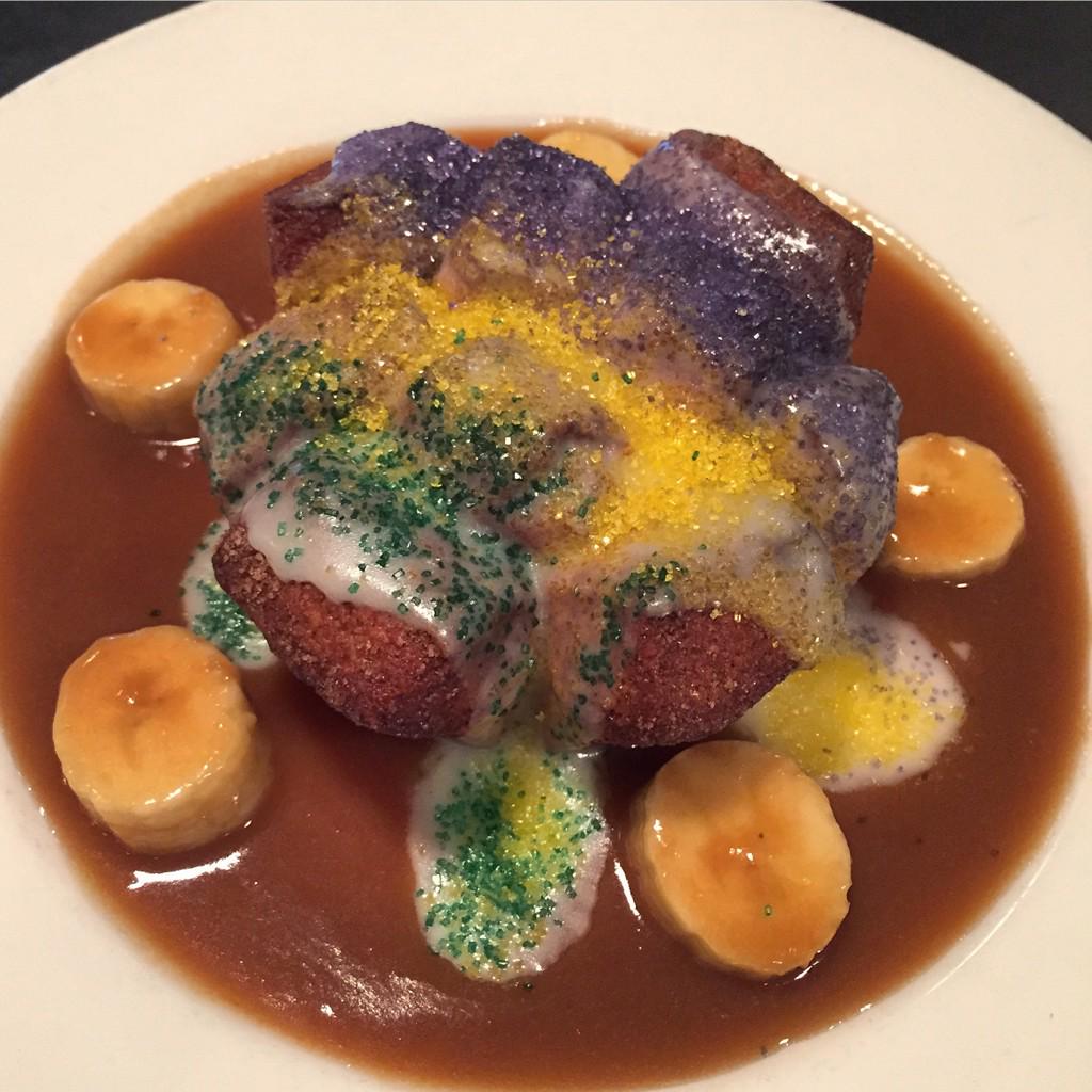Emerils's tweet photo. This week's King Cake Monkey Bread is "Bananas Foster"  Fresh Bananas &amp; Fosters Sauce. #EmerilsMardiGras #kingcake http://t.co/xmiSkE5Db5