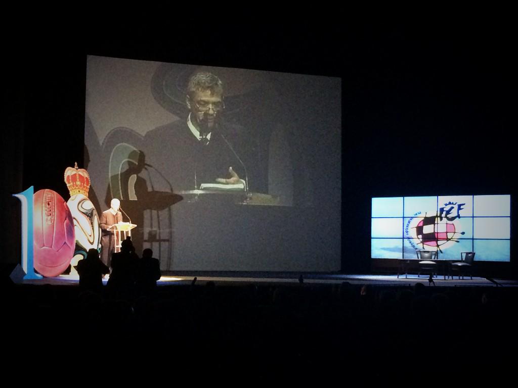 La <a href="/rfef/">RFEF</a> presente en la gala centenaria de la @Fed_Ast_Futbol Enhorabuena por 100 años de fútbol.