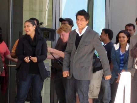 SRKFC65's tweet photo. Shah Rukh Khan (@iamsrk) and Kajol (@KajolAtUN) On The Sets of "My Name Is Khan"(Movie). @SRKCHENNAIFC http://t.co/cSKdqOQbBr
